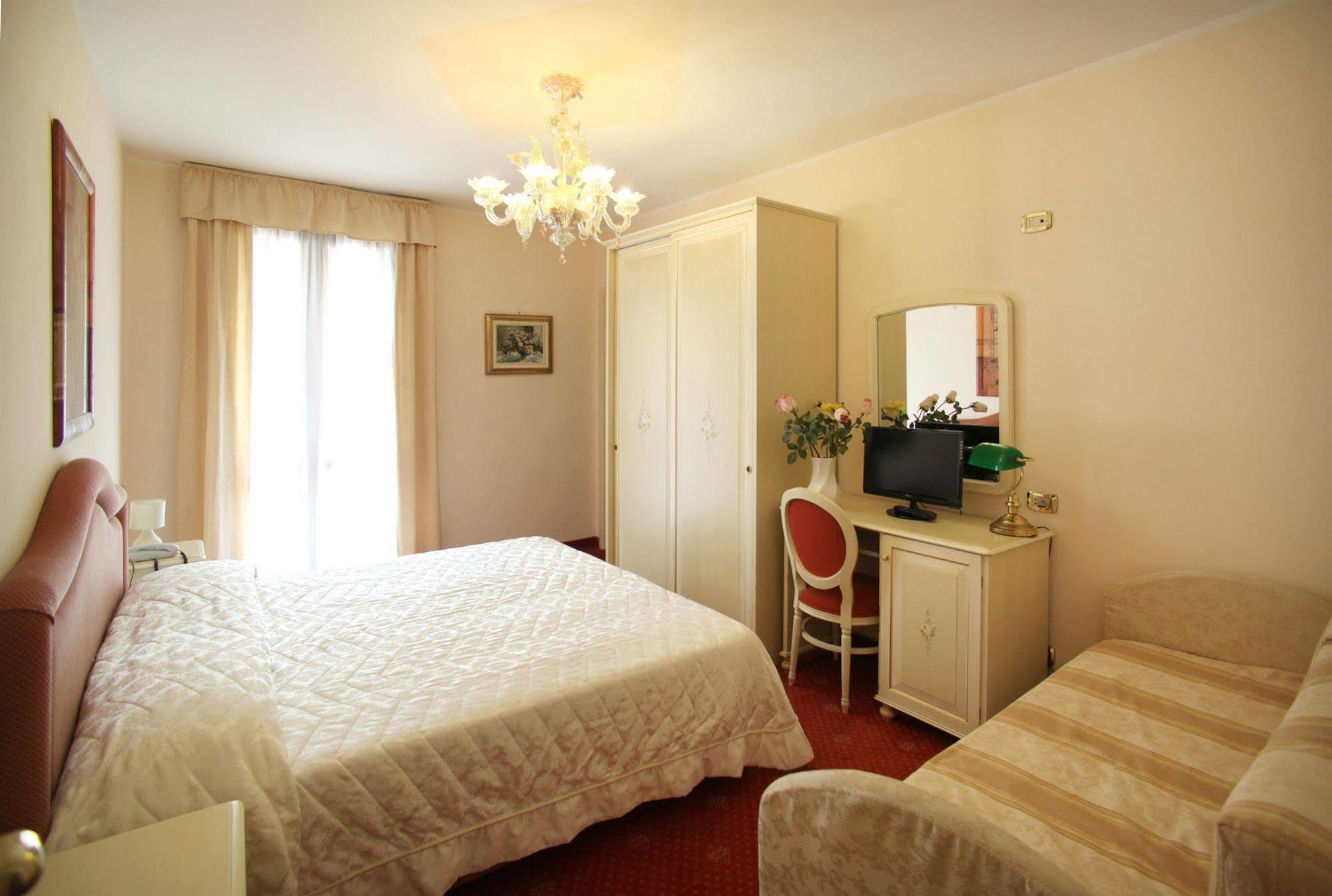 Nice Hotel Mestre Extérieur photo