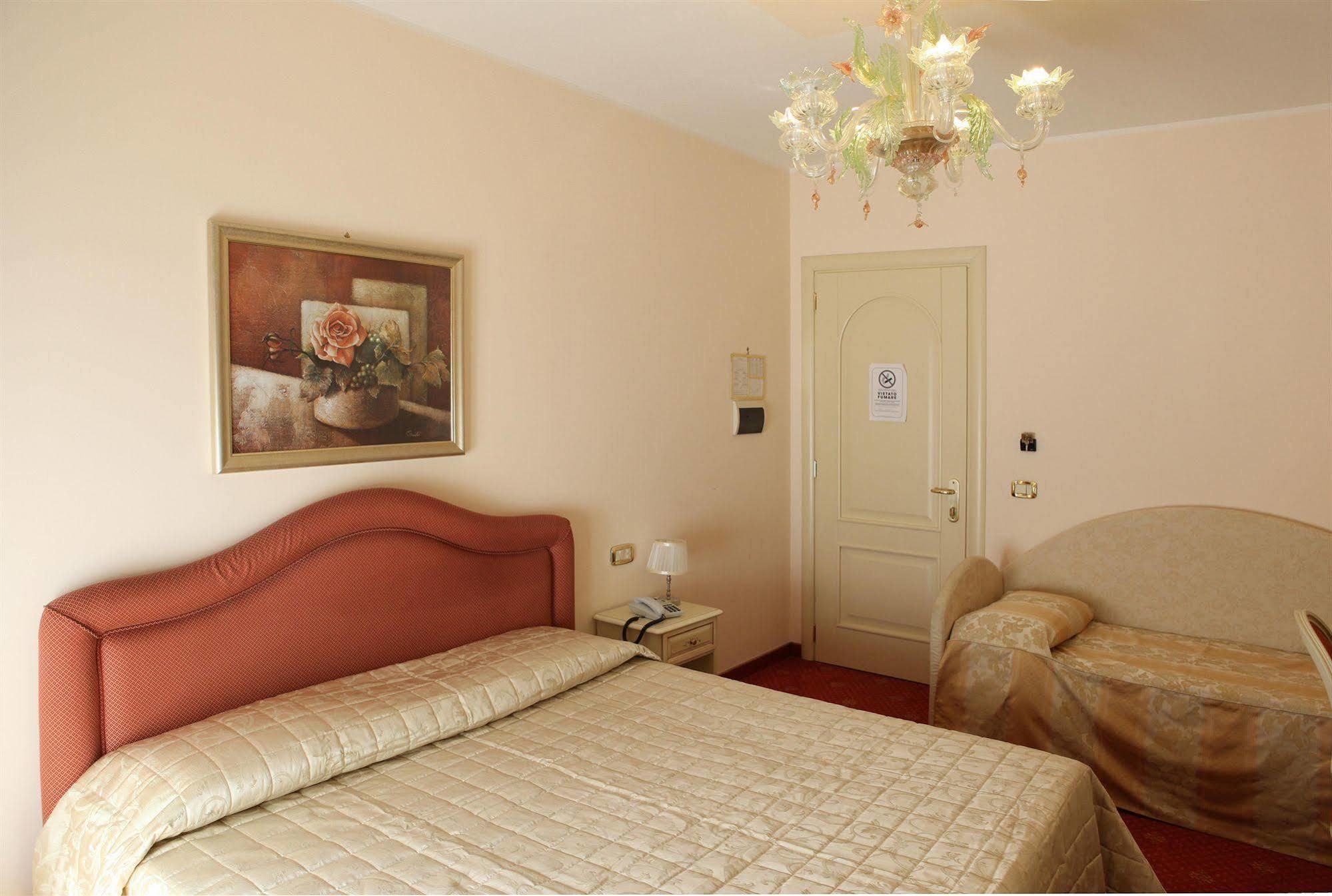 Nice Hotel Mestre Extérieur photo