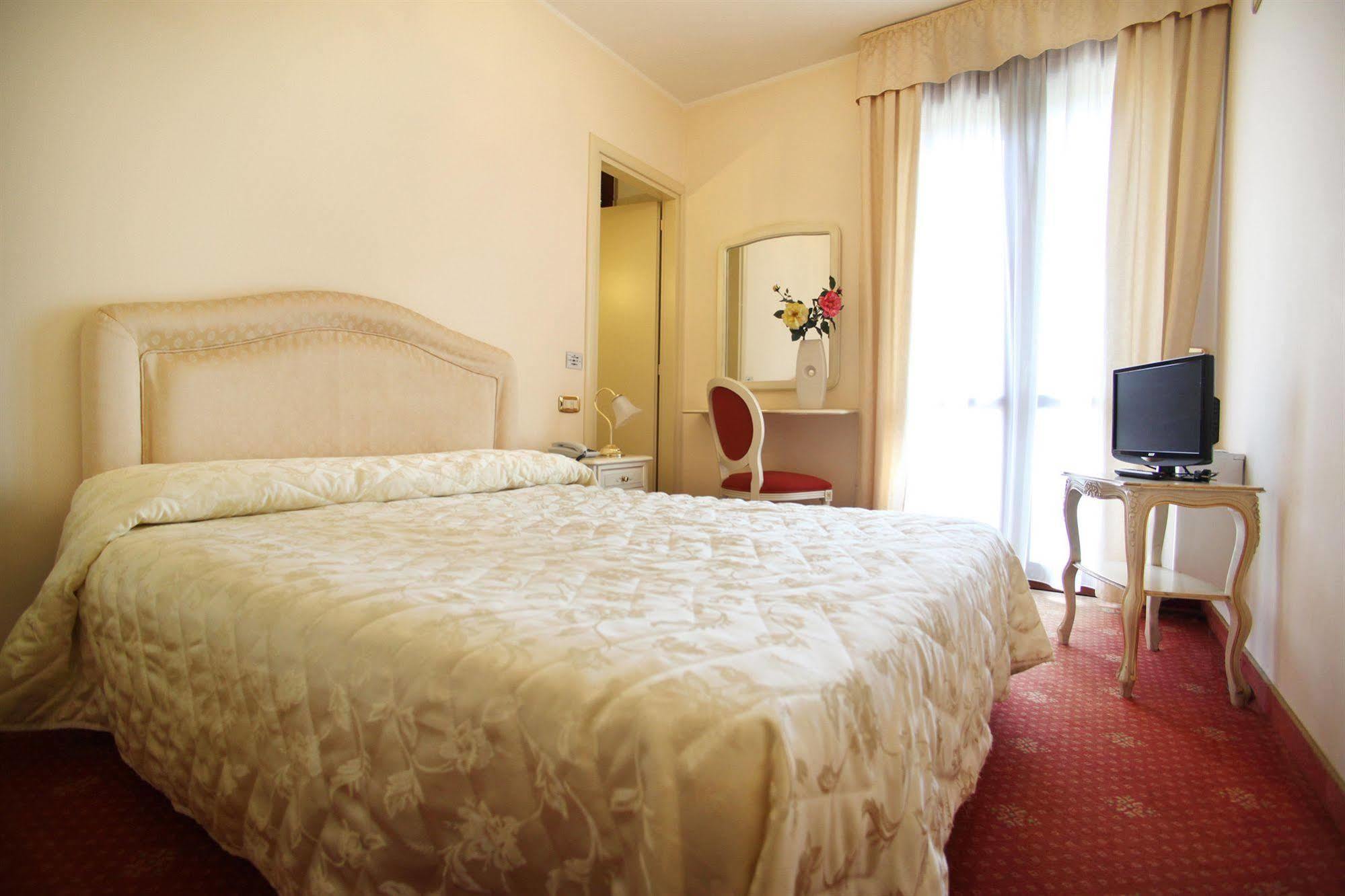 Nice Hotel Mestre Extérieur photo